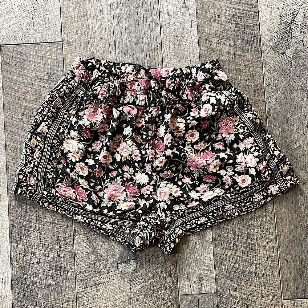 American Eagle Oufitters Floral Soft Shorts. Size Small.